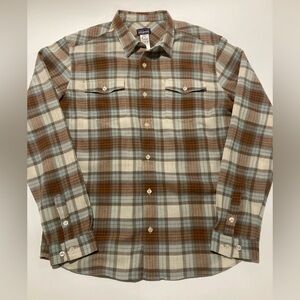Patagonia Organic Cotton Lightweight Plaid Button Down Shirt